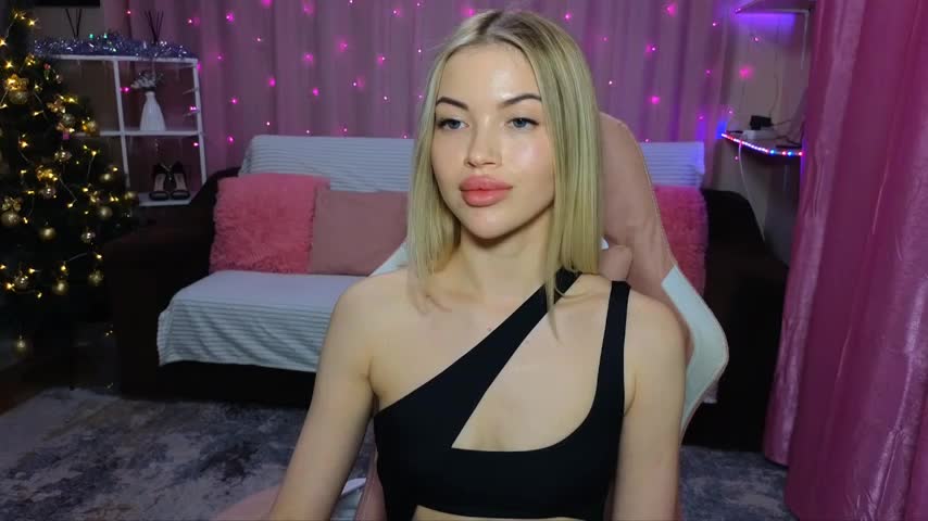 Live sex webcam photo for EmmyMills #138537348